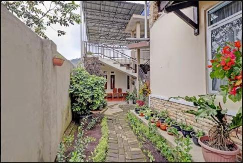 Adinda Homestay Lembang Bagian luar foto